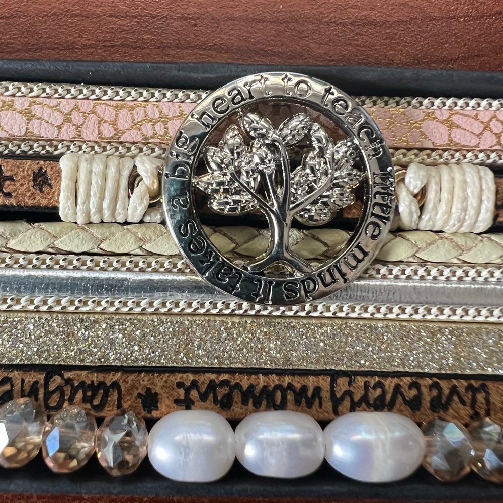 Desimtion NWOT bracelet 8” with tree of life; beads, leather